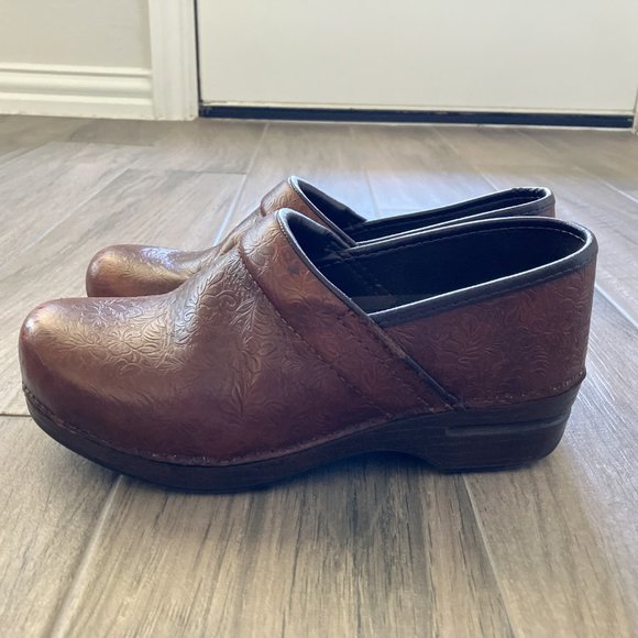 Size 38 Dansko Tooled Leather Clogs - Picture 2 of 12